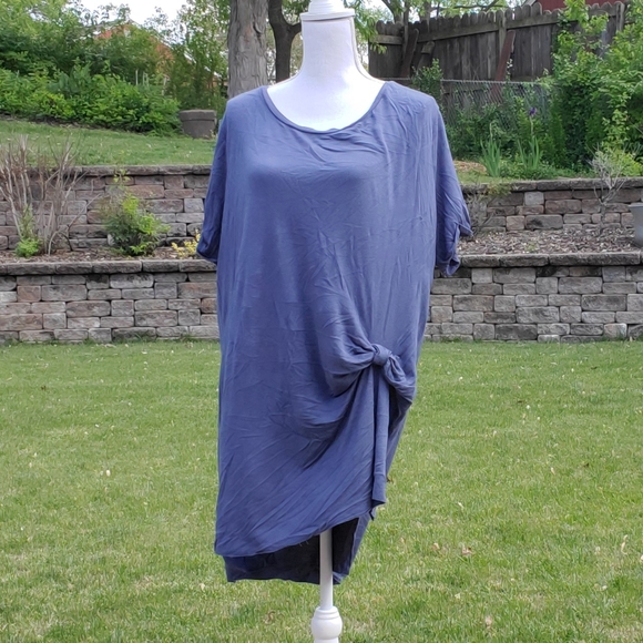 Hannah Tops - Hannah blue tunic top with a twist front XL
